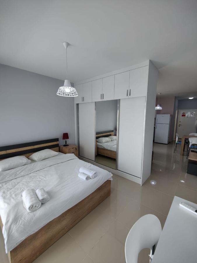 Aurelius Pool Apartments In Caesar Resort & Spa Perivolia tou Trikomou Екстериор снимка